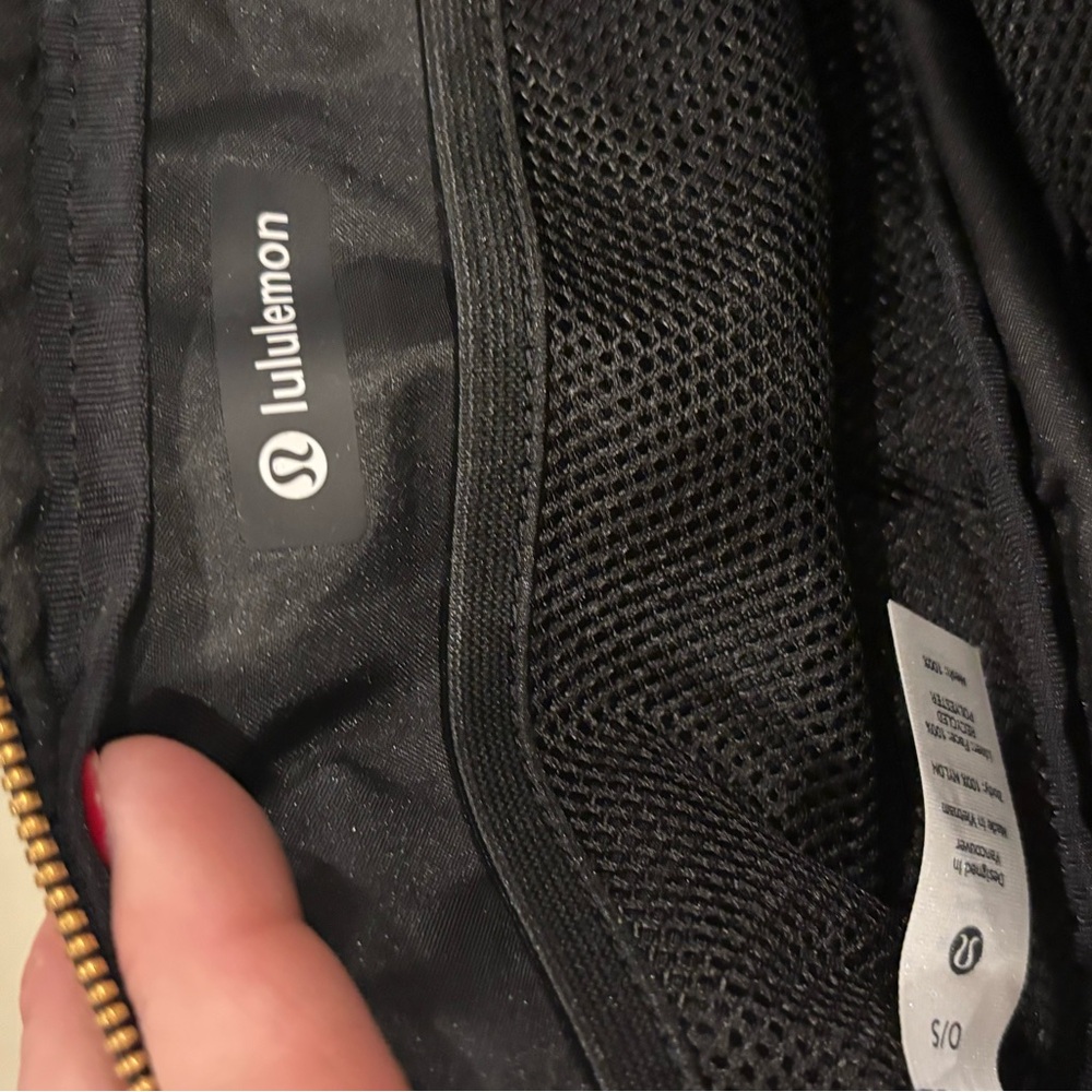 lululemon athletica Black Belt Bag with Gold Accents NWT - Picture 3 of 8
